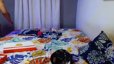 Snapshot of peter_king_ chatting on 10-14-25, 03:40 peter online show from 10-14-25, 03:40