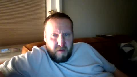 Snapshot of peterpeters443 chatting on 01-11-26, 01:32 jelle online show from 01-11-26, 01:32