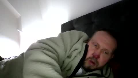 Snapshot of peterpeters443 chatting on 02-08-26, 06:00 jelle online show from 02-08-26, 06:00