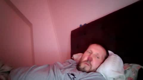 Snapshot of peterpeters443 chatting on 03-25-26, 12:44 jelle online show from 03-25-26, 12:44