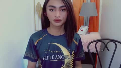 Snapshot of petite_barbie88 chatting on 06-17-26, 01:41 petite_barbie88 online show from 06-17-26, 01:41