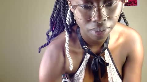 Snapshot of petite_charm chatting on 06-03-26, 03:39 Charm online show from 06-03-26, 03:39