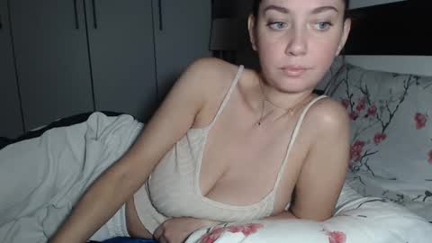 petite_danielle online show from 10-04-25, 06:17