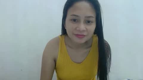 Snapshot of petite_innocent_girl chatting on 04-15-26, 02:40 sam online show from 04-15-26, 02:40