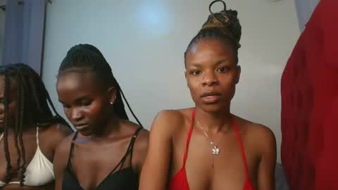 Snapshot of petite_luxe1 chatting on 07-12-26, 02:57 Luxe online show from 07-12-26, 02:57