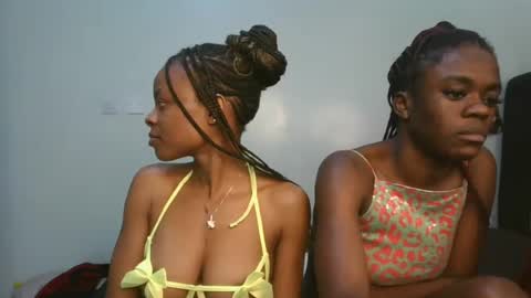 Snapshot of petite_luxe1 chatting on 07-21-26, 06:43 Luxe online show from 07-21-26, 06:43