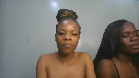 Snapshot of petite_luxe1 chatting on 07-26-26, 04:47 Luxe online show from 07-26-26, 04:47