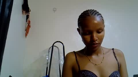 Snapshot of petite_melinda chatting on 06-18-26, 09:41 petite_melinda online show from 06-18-26, 09:41