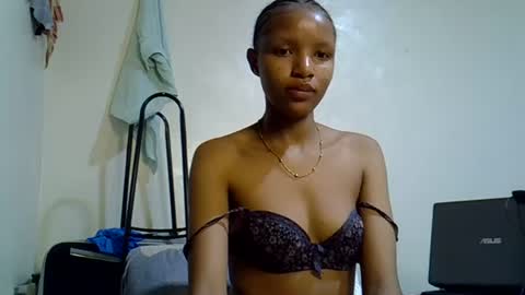 Snapshot of petite_melinda chatting on 06-20-26, 02:47 petite_melinda online show from 06-20-26, 02:47