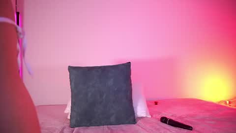 Snapshot of petiteprincesx chatting on 06-11-26, 02:33 Petiteprinces online show from 06-11-26, 02:33