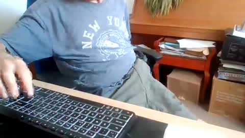 Snapshot of petitwilly chatting on 06-29-26, 07:58 petitwilly online show from 06-29-26, 07:58