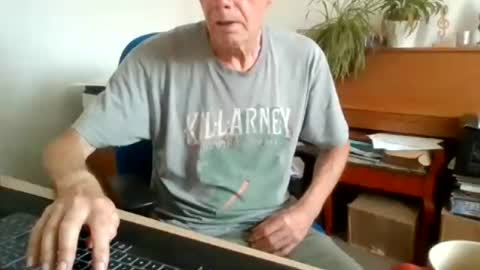 Snapshot of petitwilly chatting on 07-07-26, 08:40 petitwilly online show from 07-07-26, 08:40