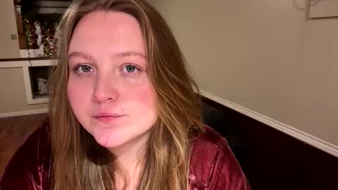 Snapshot of phatassblond chatting on 12-19-25, 11:12 PhatAssBlond online show from 12-19-25, 11:12