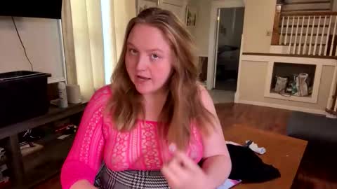 Snapshot of phatassblond chatting on 01-07-26, 05:04 PhatAssBlond online show from 01-07-26, 05:04