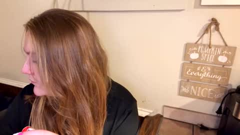 Snapshot of phatassblond chatting on 01-11-26, 11:10 PhatAssBlond online show from 01-11-26, 11:10