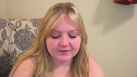 Snapshot of phatassblond chatting on 04-13-26, 08:36 PhatAssBlond online show from 04-13-26, 08:36