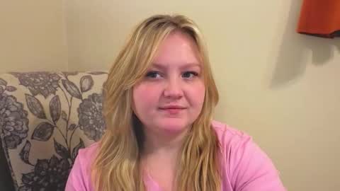 Snapshot of phatassblond chatting on 04-19-26, 09:39 PhatAssBlond online show from 04-19-26, 09:39