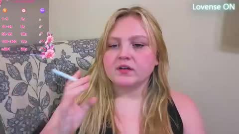 Snapshot of phatassblond chatting on 04-21-26, 05:03 PhatAssBlond online show from 04-21-26, 05:03