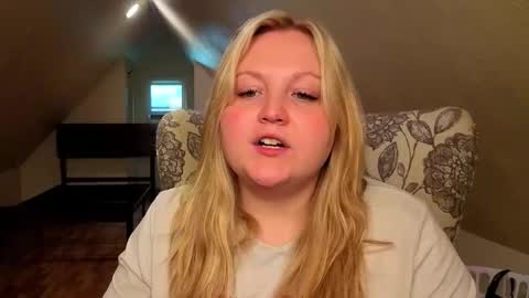Snapshot of phatassblond chatting on 05-16-26, 09:13 PhatAssBlond online show from 05-16-26, 09:13