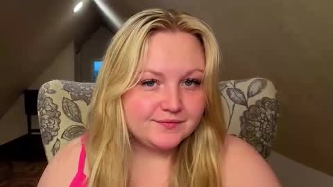 Snapshot of phatassblond chatting on 05-18-26, 10:37 PhatAssBlond online show from 05-18-26, 10:37
