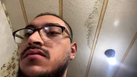 Snapshot of phdaddy21 chatting on 10-17-25, 01:57 PHDaddy21 online show from 10-17-25, 01:57