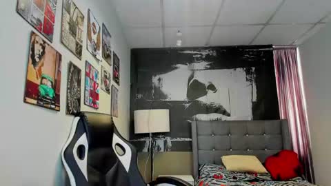 Snapshot of philippsx chatting on 07-05-26, 08:05 PHILLIP online show from 07-05-26, 08:05