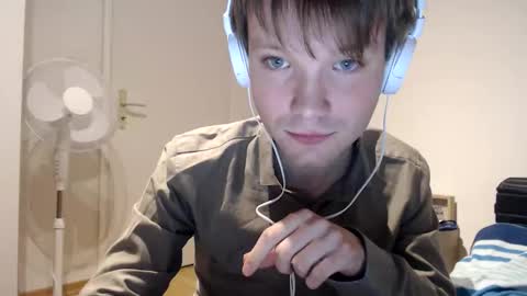 Snapshot of phillip25y chatting on 03-26-26, 08:47 phillip25y online show from 03-26-26, 08:47