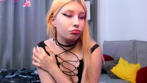 Snapshot of phoenixvale chatting on 11-30-25, 03:38 Phoenixvale Pls follow me online show from 11-30-25, 03:38