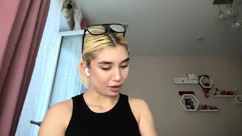 Laura online show from 07-12-26, 04:53