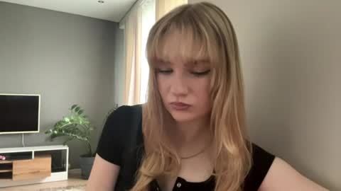 Kristie online show from 06-18-26, 11:42