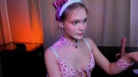 Adeline online show from 06-11-26, 04:32