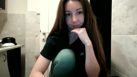 Snapshot of pieceofmoon chatting on 01-18-26, 08:56 Moonie online show from 01-18-26, 08:56