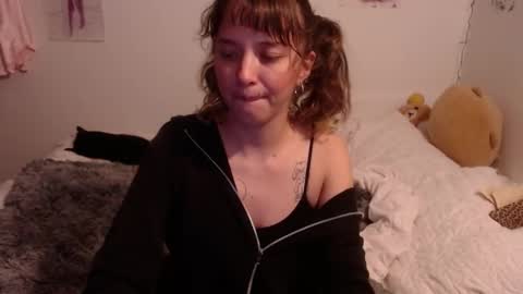 Snapshot of pikawiii chatting on 01-21-25, 11:24 ill be back on monday 18th of november online show from 01-21-25, 11:24