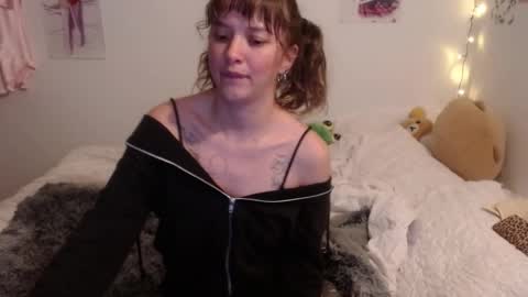 Snapshot of pikawiii chatting on 01-22-25, 02:26 ill be back on monday 18th of november online show from 01-22-25, 02:26