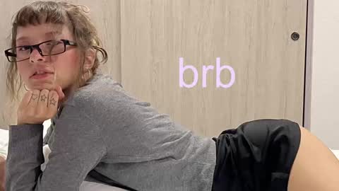 Snapshot of pikawiii chatting on 02-08-25, 03:08 ill be back on monday 18th of november online show from 02-08-25, 03:08