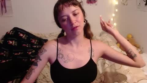 Snapshot of pikawiii chatting on 03-07-25, 01:20 ill be back on monday 18th of november online show from 03-07-25, 01:20