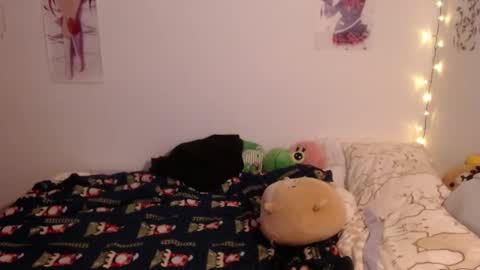 Snapshot of pikawiii chatting on 03-09-25, 02:50 ill be back on monday 18th of november online show from 03-09-25, 02:50