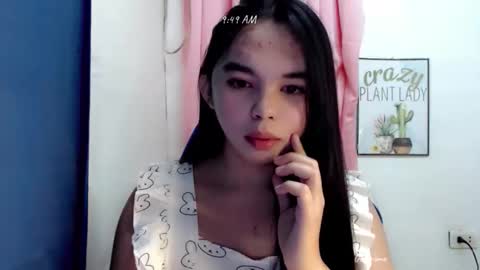 Snapshot of pinay_heart chatting on 11-19-25, 01:49 heart online show from 11-19-25, 01:49