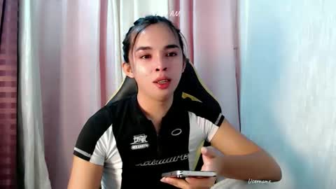 Snapshot of pinay_heart chatting on 05-30-26, 06:27 heart online show from 05-30-26, 06:27