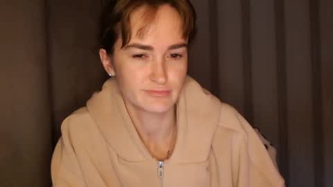 Snapshot of pineapple__mood chatting on 04-19-26, 06:02 online show from 04-19-26, 06:02
