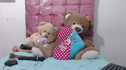 pink_love_25 online show from 05-23-26, 04:50