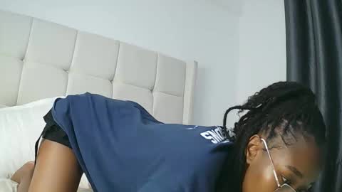 PinkyAura online show from 01-18-26, 08:01