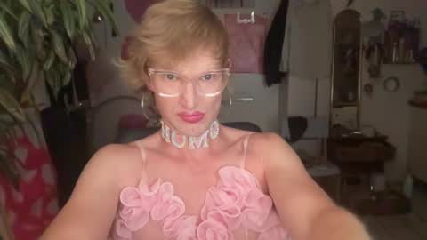 Snapshot of pinkfag chatting on 07-13-26, 04:43 pinkfag online show from 07-13-26, 04:43