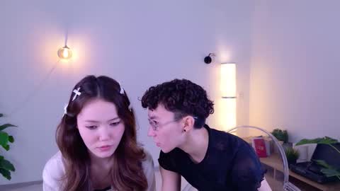 Li long hair and Rude short hair online show from 03-27-26, 08:41