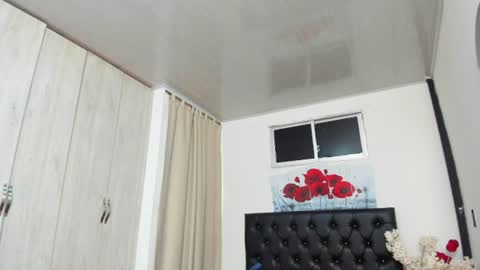 Snapshot of pinky_f00x chatting on 06-27-26, 07:19 pinky_f00x online show from 06-27-26, 07:19