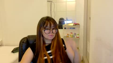 Snapshot of pinkyrosexx chatting on 07-09-26, 12:15 Rose online show from 07-09-26, 12:15