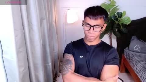 Snapshot of pinoymilker chatting on 06-25-26, 11:04 ethan online show from 06-25-26, 11:04