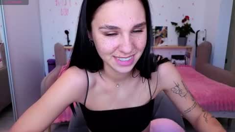 Snapshot of pixie_molly chatting on 07-05-26, 04:19 Molly online show from 07-05-26, 04:19