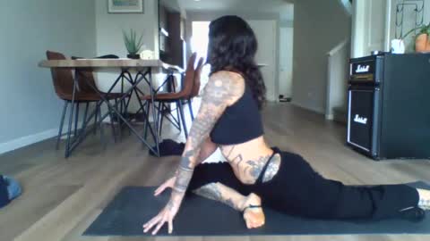 pixiecatfairy online show from 06-30-26, 04:08