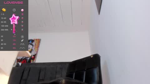 Snapshot of pixy_xxxgirl chatting on 02-17-25, 04:53 charlie online show from 02-17-25, 04:53